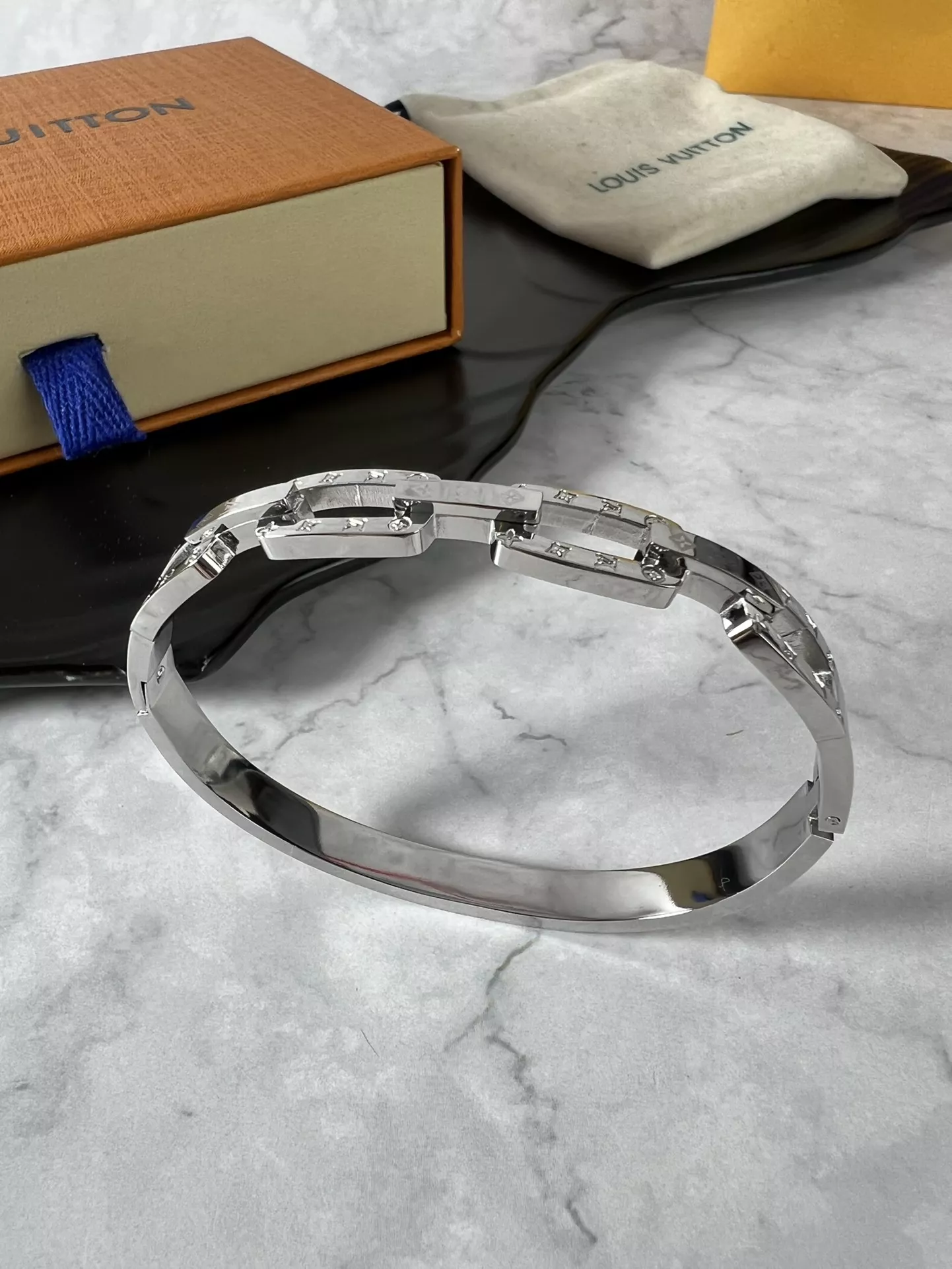 louis vuitton lv bracelets s_12b10661